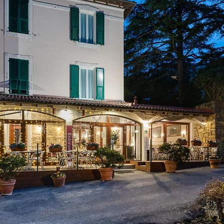 Hotel Ristorante Il Caminetto Diano Marina Exteriör bild