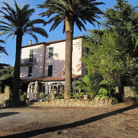 Hotel Ristorante Il Caminetto Diano Marina Exteriör bild