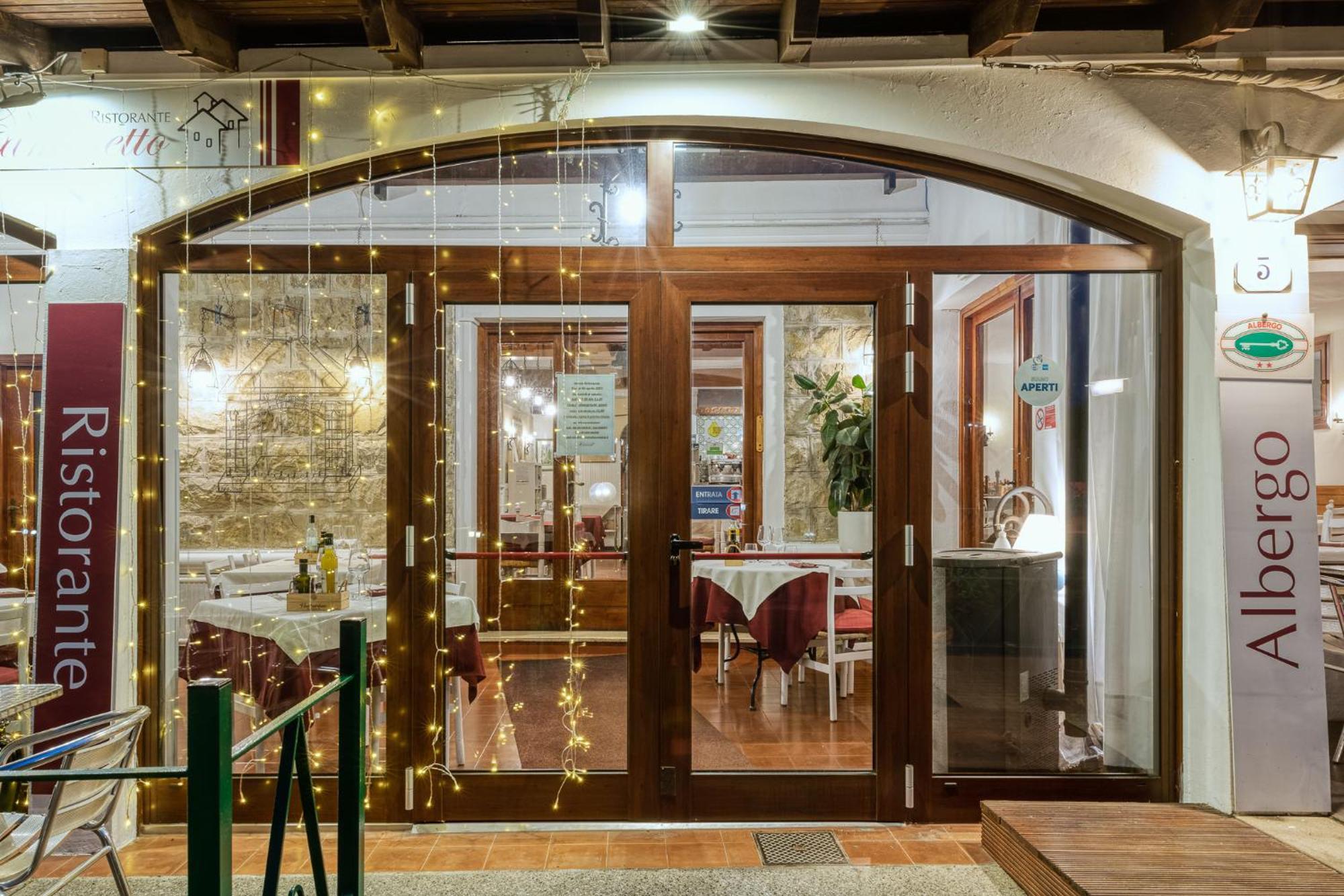 Hotel Ristorante Il Caminetto Diano Marina Exteriör bild