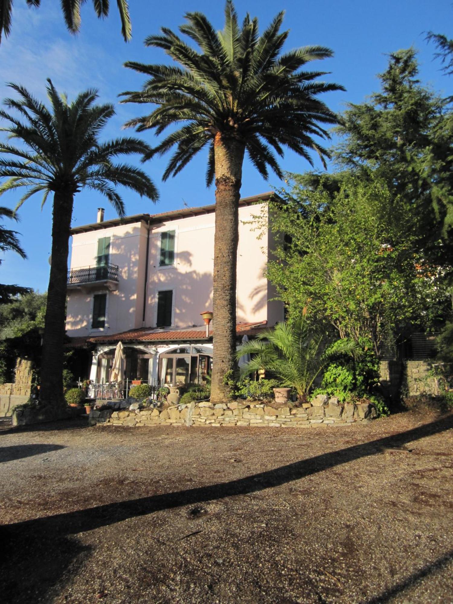 Hotel Ristorante Il Caminetto Diano Marina Exteriör bild