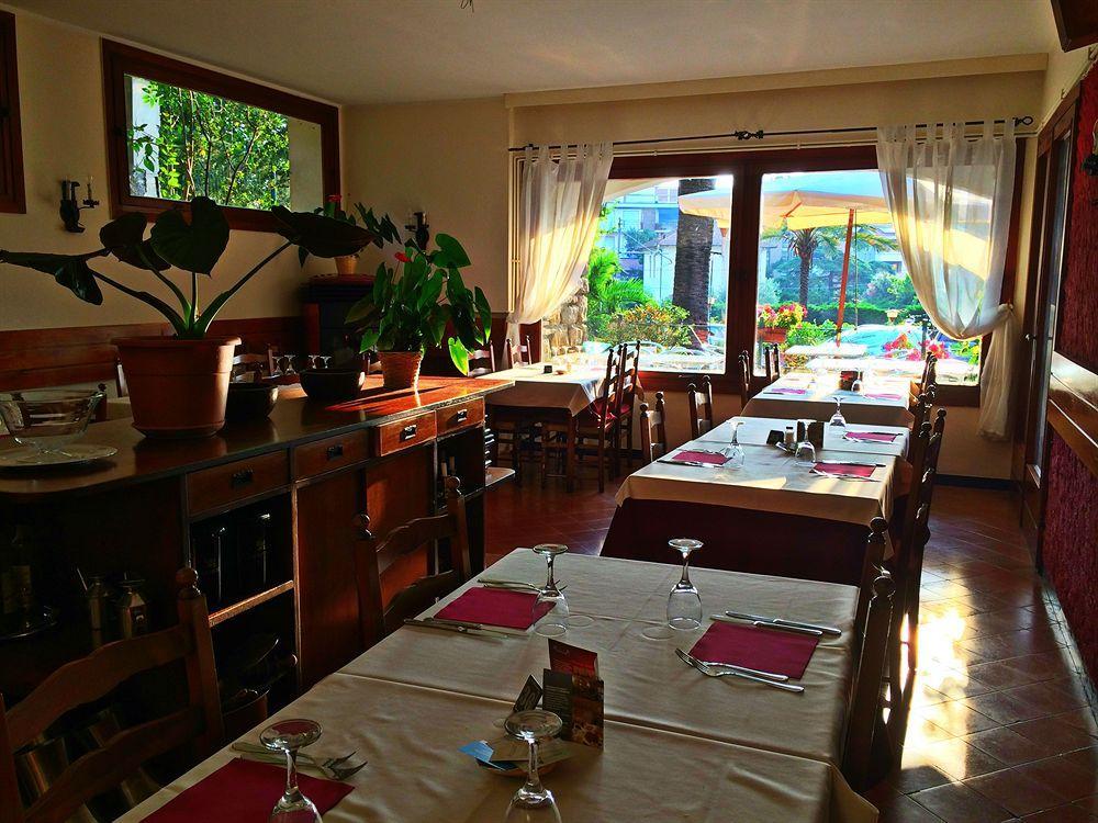 Hotel Ristorante Il Caminetto Diano Marina Exteriör bild