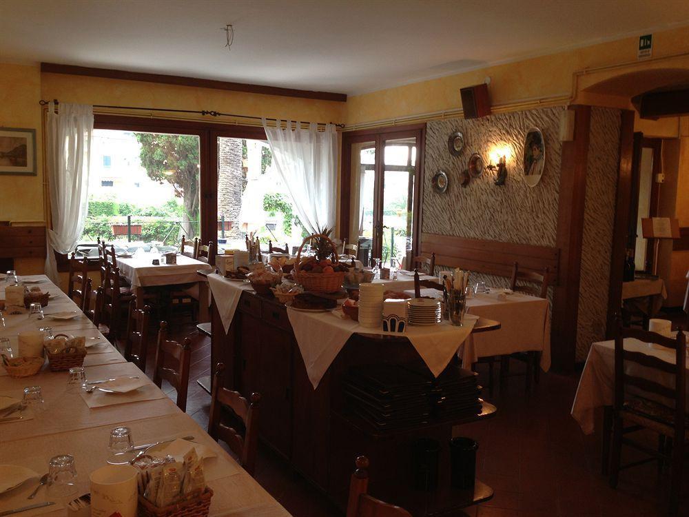 Hotel Ristorante Il Caminetto Diano Marina Exteriör bild