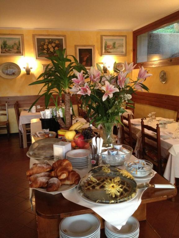 Hotel Ristorante Il Caminetto Diano Marina Exteriör bild