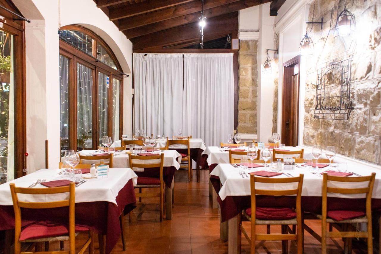 Hotel Ristorante Il Caminetto Diano Marina Exteriör bild