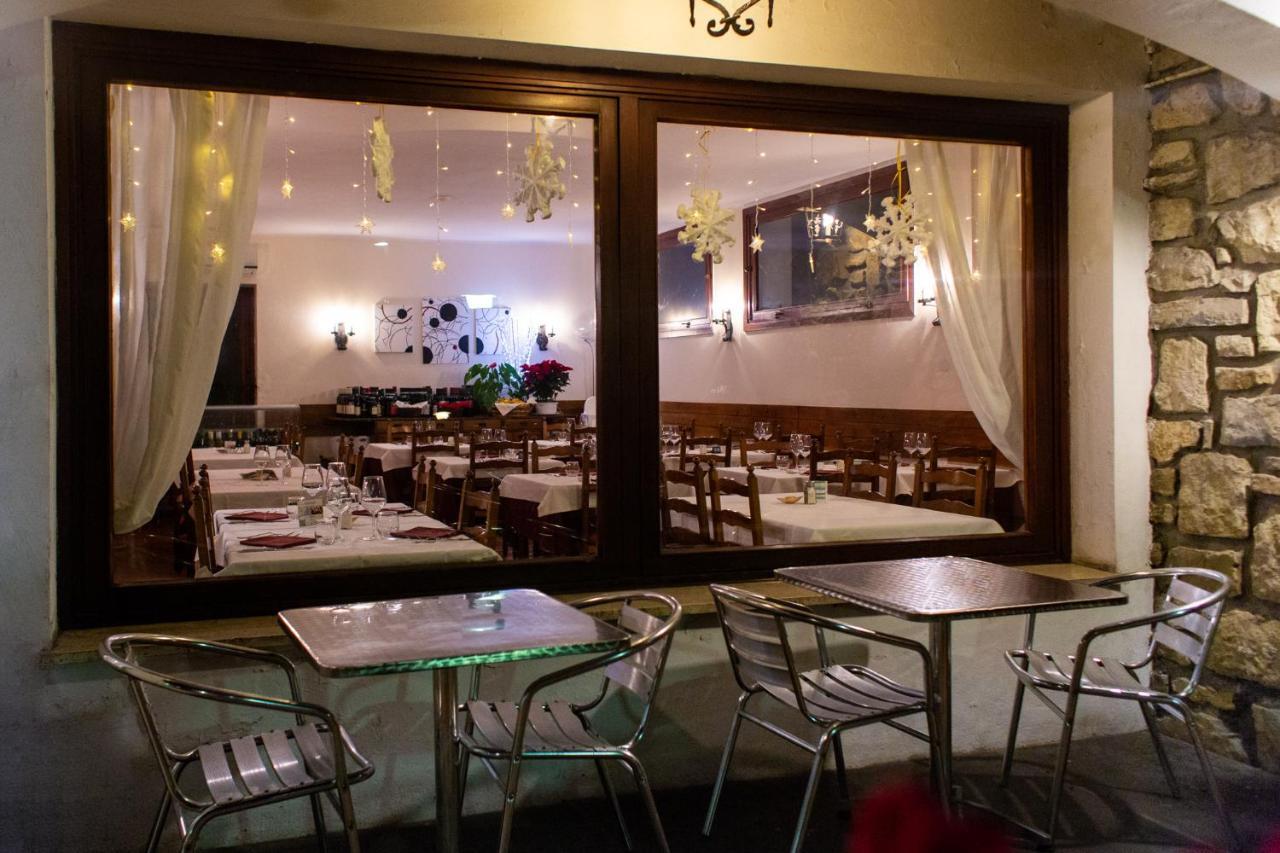 Hotel Ristorante Il Caminetto Diano Marina Exteriör bild